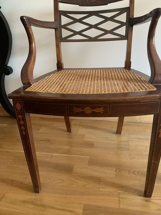 cadeira de braços estilo D. Maria com embutidos