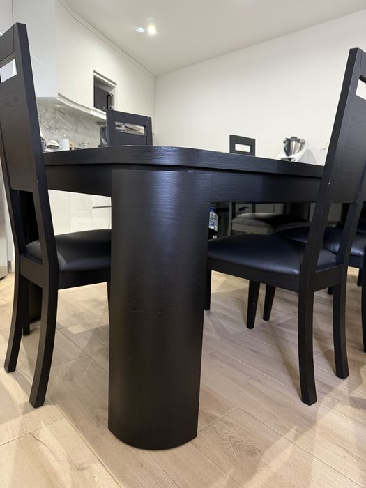 Mesa de Madeira de carvalho Maciça pintada a preto com tampo de vidro, extensível
