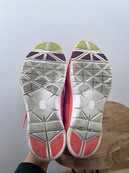 Kolorowe neonowe buty sportowe do biegania Nike rozmiar 39