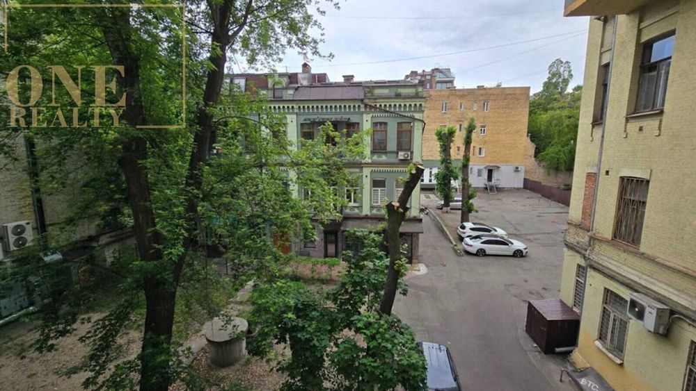 Продаж 4к квартири ЦЕНТР, Високі стелі, Ліфт, Закритий двір