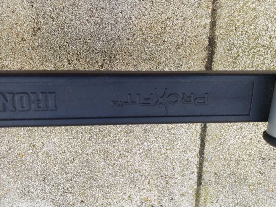 barra de elevações da bem conhecida marca Iron Gym