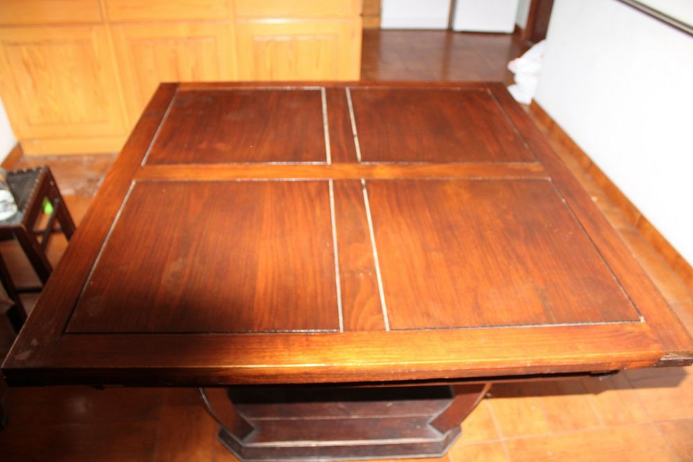 Mesa de Jantar em madeira extensível
