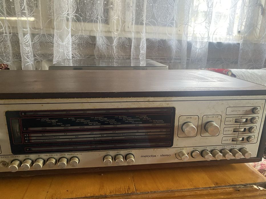 Продається та програвач у робочому стані. Є пластинки до п