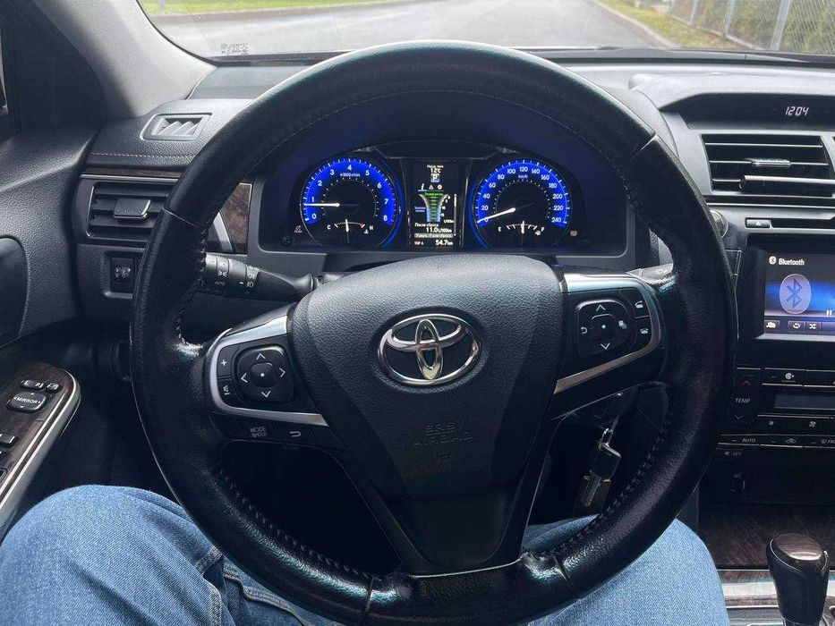продам автомобіль Toyota Camry 2014