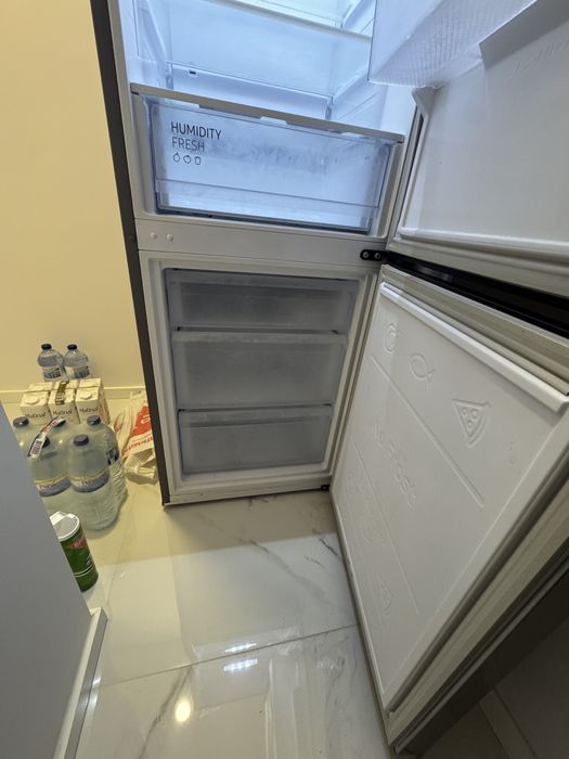 Frigorífico Samsung com freezer all around cooling frost free com dispenser de água easy access