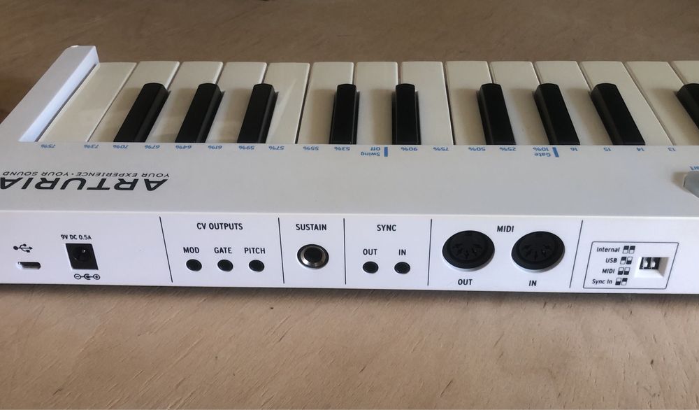 Продам midi-клавиатуру Arturia Keystep 32.