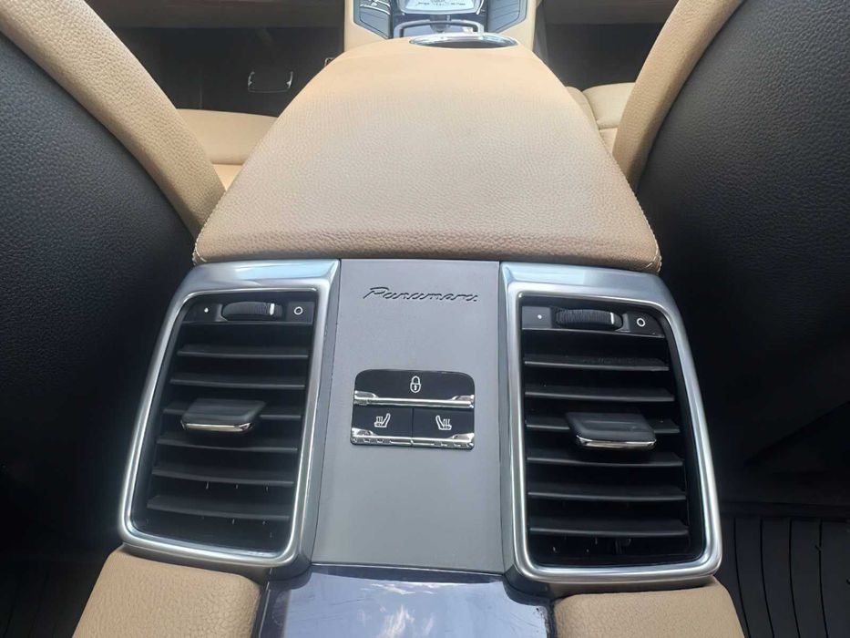 Porsche Panamera      2015