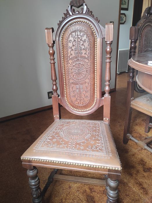 Mesa extensível + 8 cadeiras