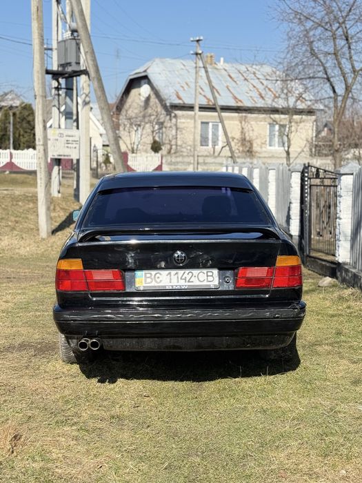 Продам BMW E34 520і