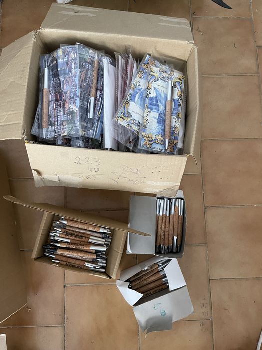 Canetas esferograficas  novas varias cores e modelos 900 unid.