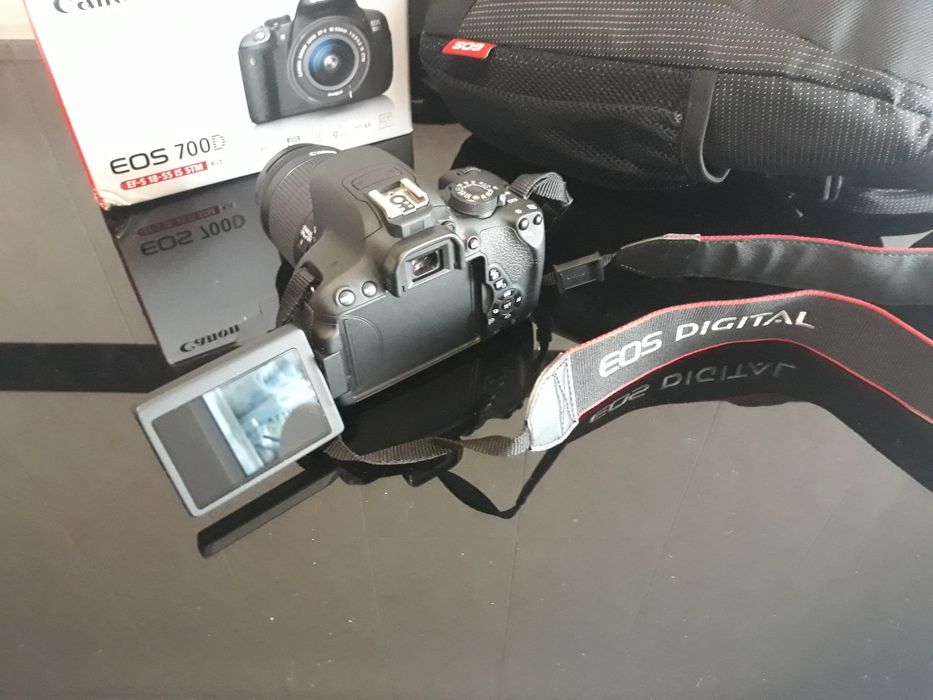 Câmara fotográfica canon EOS 700D