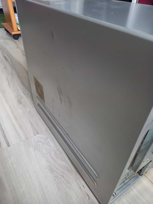 Obudowa PC z zawartością komputer