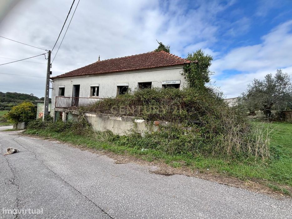 Moradia em ruína para recuperação em Pombal, Leiria — Santiago E São Simão De Litém E Albergaria Dos Doze, Leiria