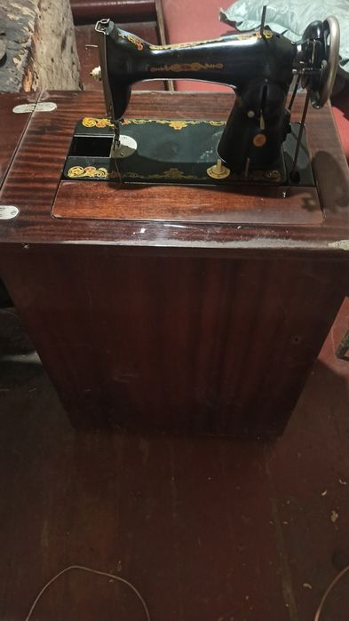 Продам швейную машинку