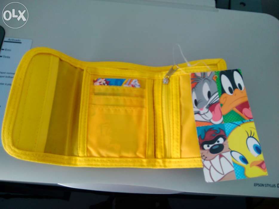 Carteiras Looney Tunes e Pull and Bear