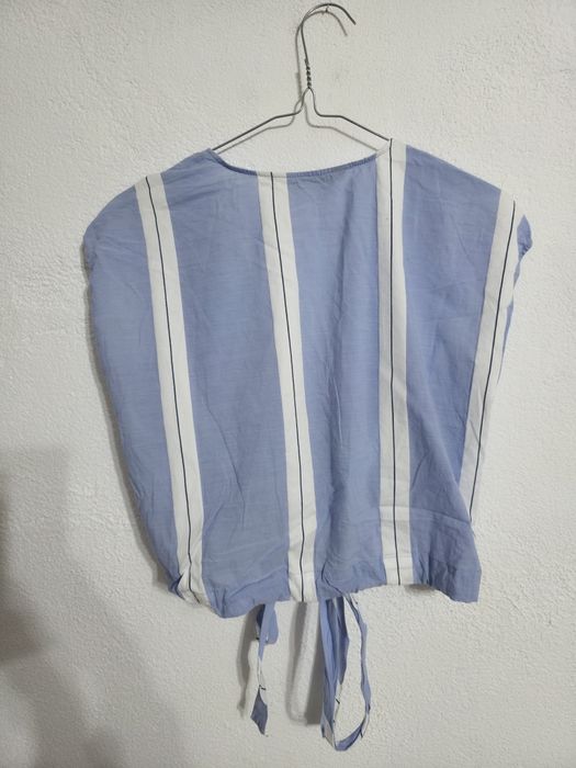 Błękitny top zara crop top w paski elegancki bluzka