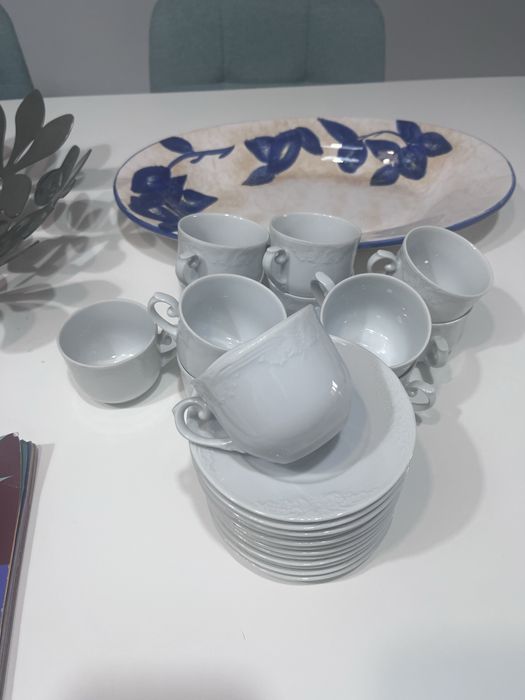 12 chavenas de cafe e os pires