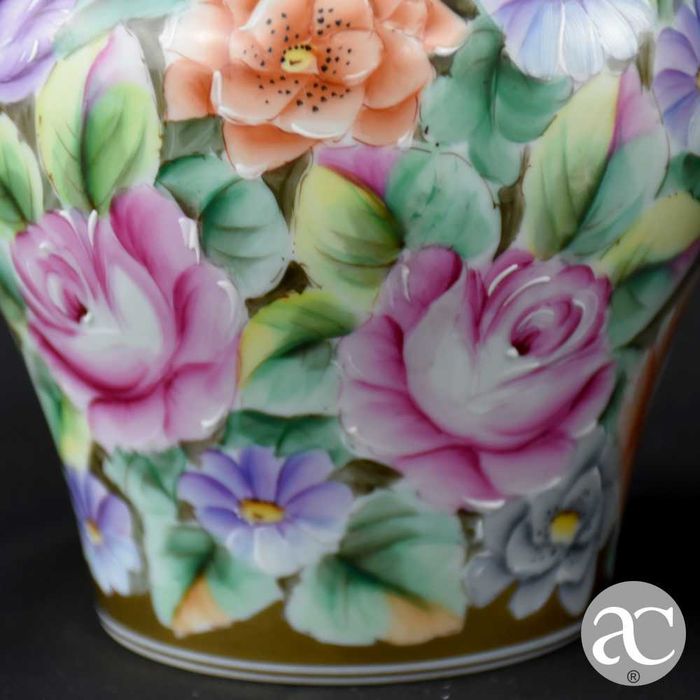 Par de potes com tampa em porcelana Vidal Arte, pintado a ouro e à mão