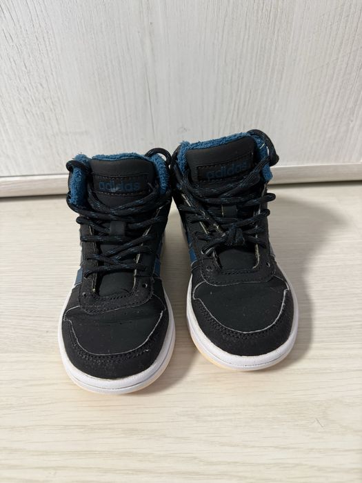 Демісезонні чоботи adidas,оригінал.розмір 28