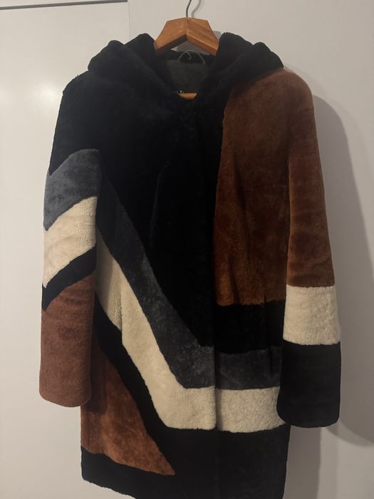 Шубка з натурального хутра Мутон , в ідеальному стані ,