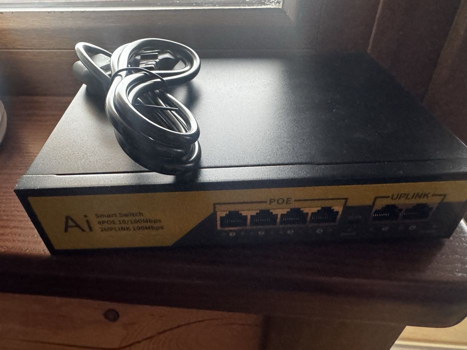 Комутатор світч на 4 порта PoE 100 mbit