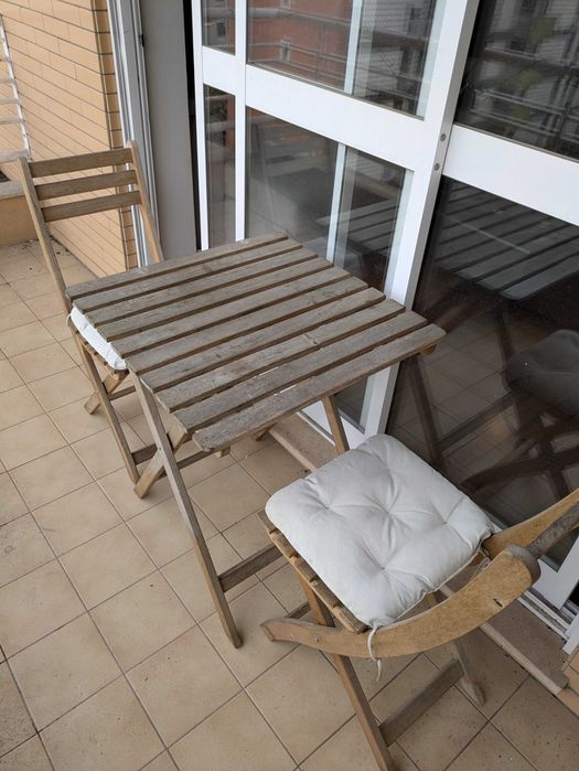 Mesa de Exterior e 2 Cadeiras Dobráveis ​​(com almofadas)