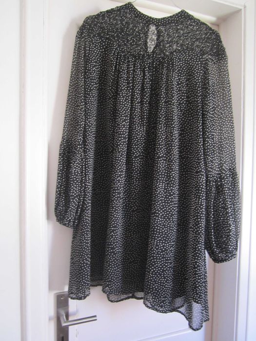 Vestido Zara Preto bolinhas brancas com forro midi, mangas em