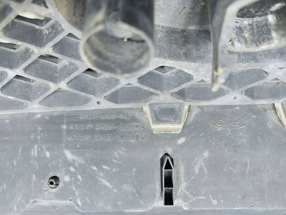 Grill Atrapa Chłodnicy Ford Focus Mk2