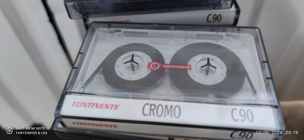 Vendo estes DVDs e cassetes
