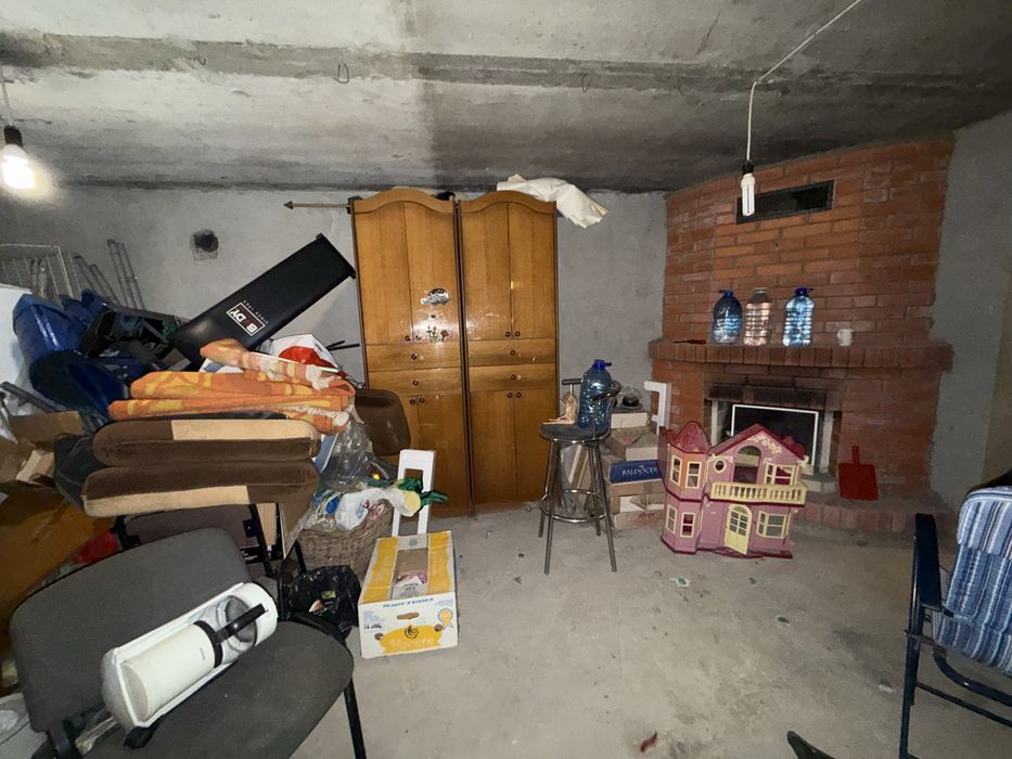 Укомплектований будинок з бомбосховищем