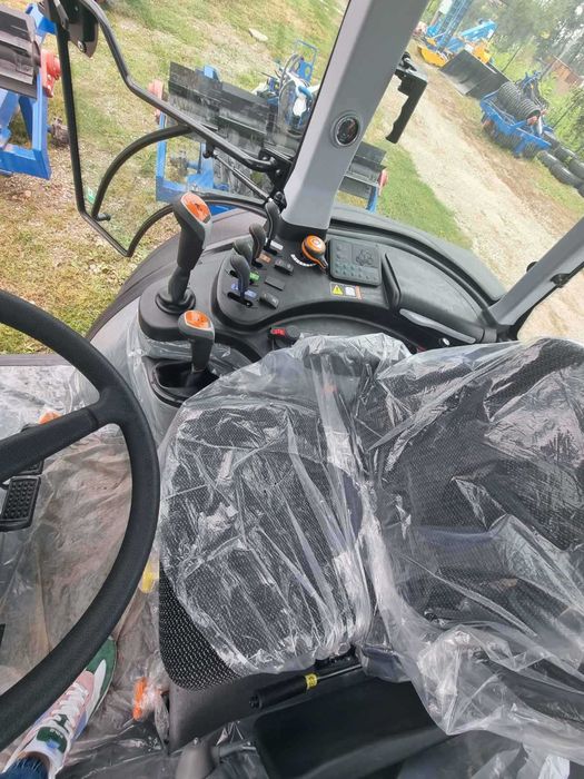 Трактор ArmaTrac 1104 LUX Пневма навес 5т 2 вани Perkins ZF 16+16 АРК