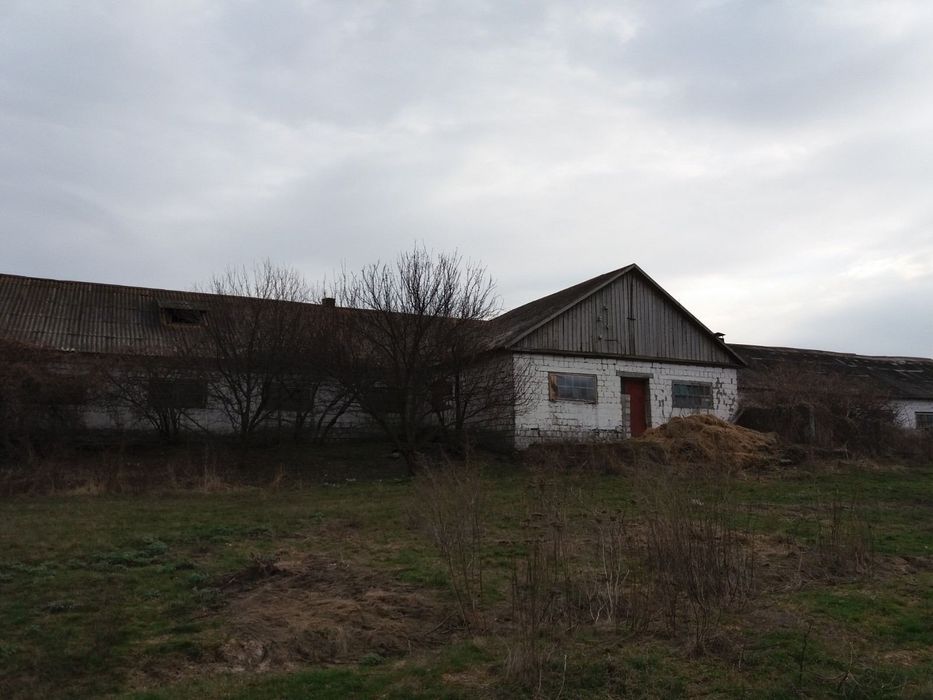 Продається будівля  та будинок. Оренда не розглядається.