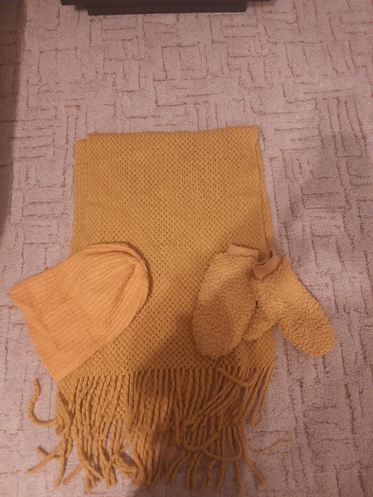 Szalik z rękawiczkami i czapką