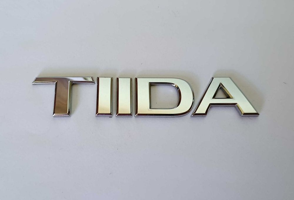 Napis emblemat Nissan Tiida I 04-12r