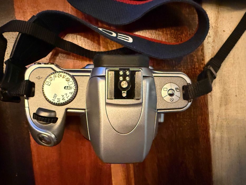 Máquina fotográfica Canon EOS 300v