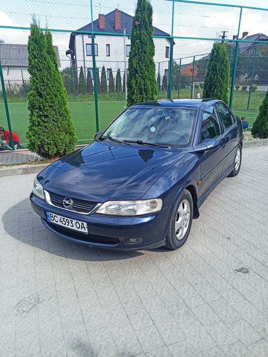 Opel Vectra 1.8 бензин 2000р.