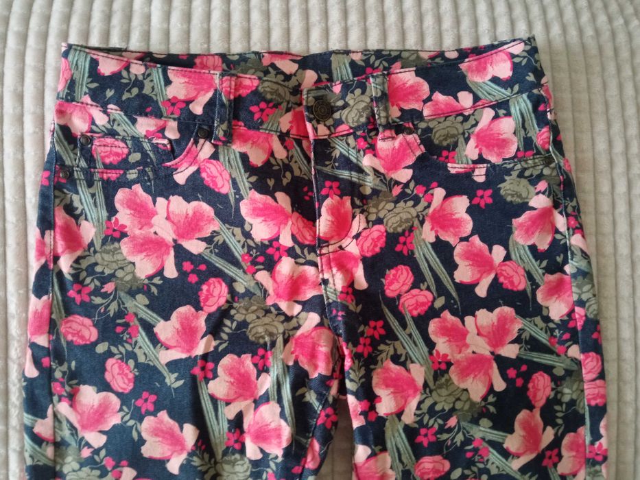 Spodnie damskie jeansowe Esmara w kwiaty r. 36