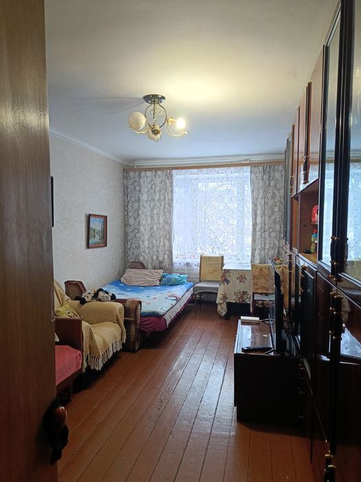 Продам двухкомнатную квартиру ( часть от недвижимости)проспект Свободы