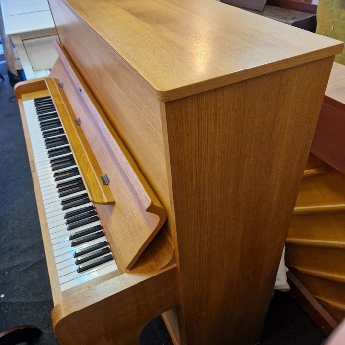Fińskie pianino Hellas 125