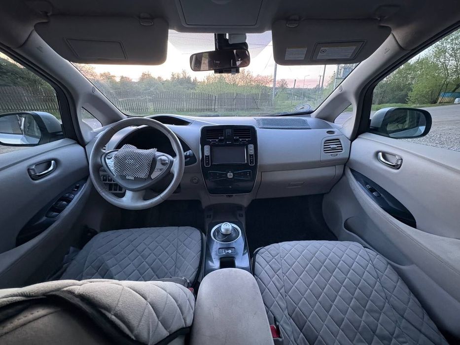 Nissan leaf 2012