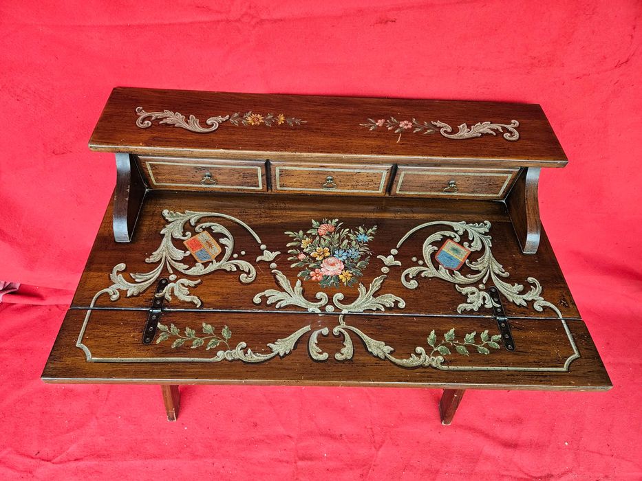 Secretária de estilo holandês