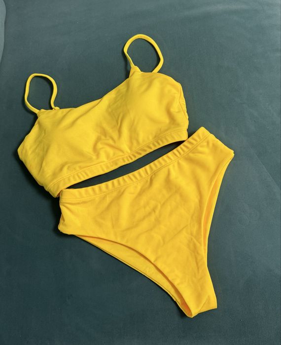 Желтий купальник