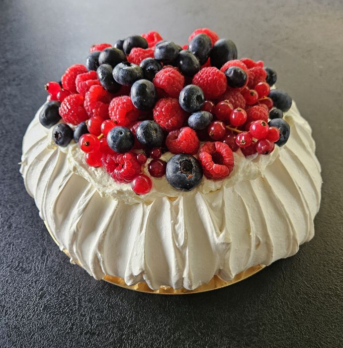 Bezy, Pavlova, Torty bezowe