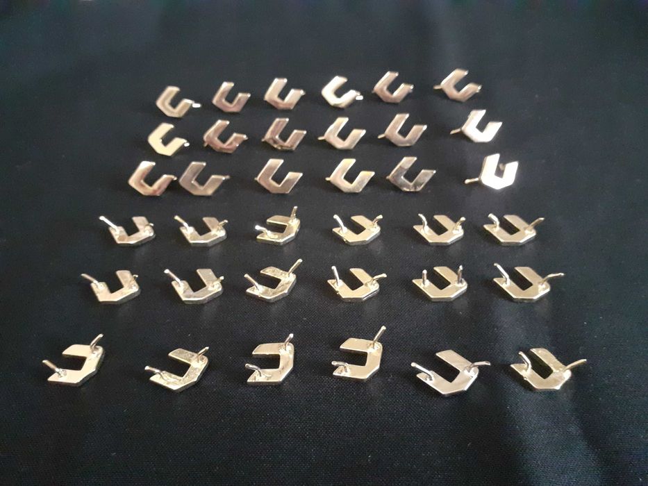 Tachas, botões da antiga companhia “ANA”  e outros64584355141123121