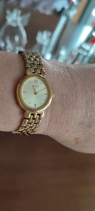 Relógio Citizen de aço dourado