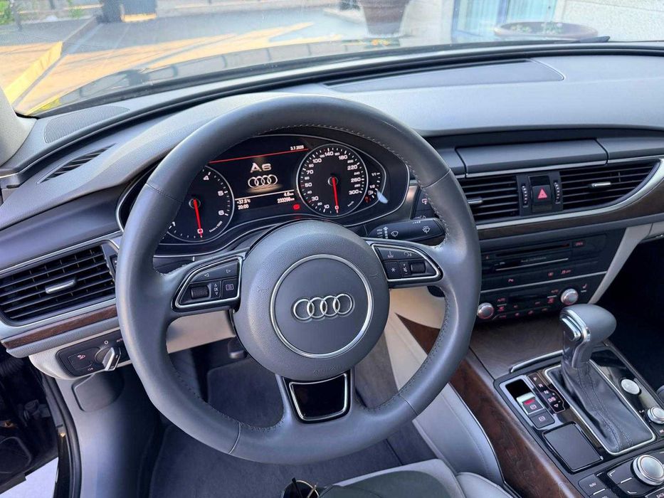 Audi A6 2.0 TDI Sport / estofos em Alcântara e pele / Excelente estado