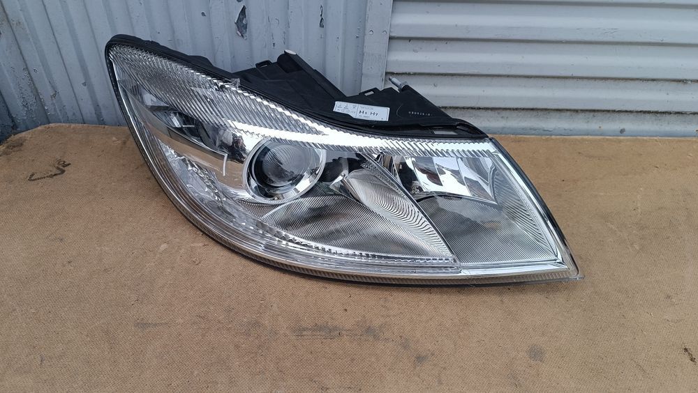 Vendo farol direito de scoda Octavia ano 2008/12
