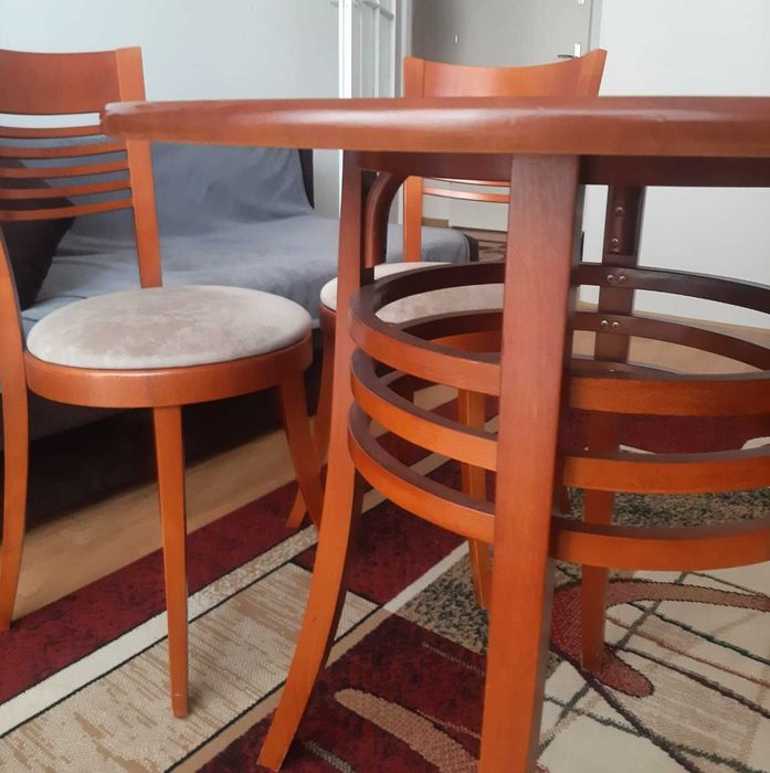 okrągły stół + 4 krzesła