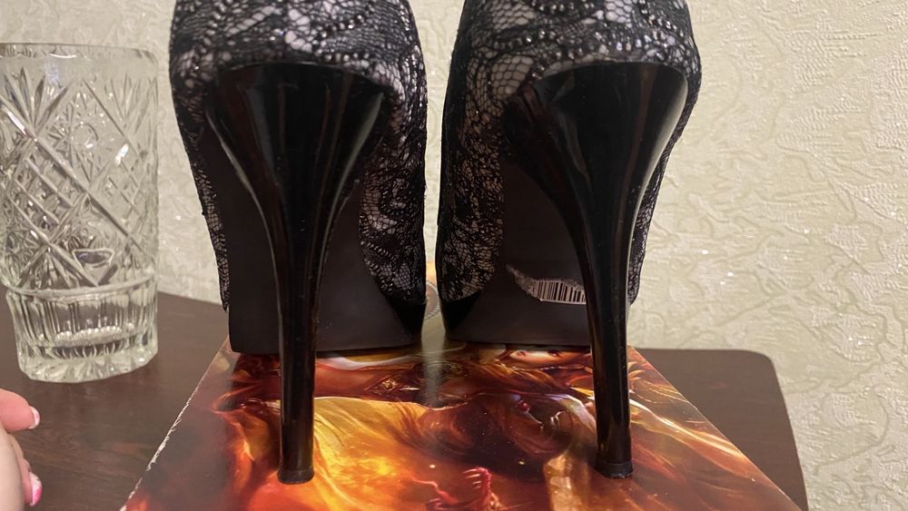 Туфли с открытым носком