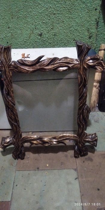 Винтажная застеклённая из цельного дерева рамка .